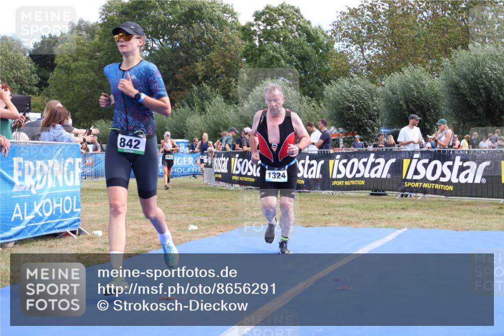 31.08.2025 - Elbe Triathlon Hamburg Strokosch-Dieckow http://msf.ph/oto/8656291 31.08.2025 12:00:52 Ziel 842, 905, 1324, 1486, 1612 meine-sportfotos.de