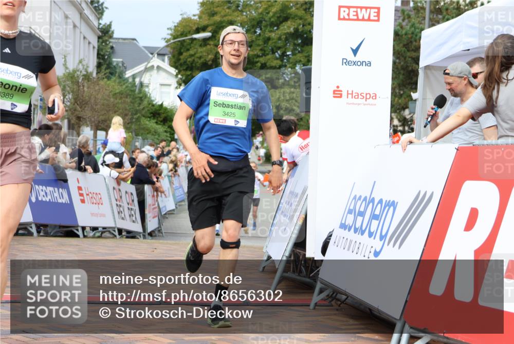 31.08.2025 - 21. Blankeneser Heldenlauf Strokosch-Dieckow http://msf.ph/oto/8656302 31.08.2025 10:58:03 Ziel 3389, 3460, 3425, 3387 meine-sportfotos.de