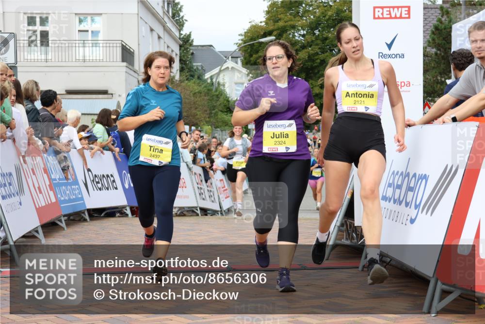 31.08.2025 - 21. Blankeneser Heldenlauf Strokosch-Dieckow http://msf.ph/oto/8656306 31.08.2025 10:31:11 Ziel 2437, 2324, 2147, 2121, 2307, 2018 meine-sportfotos.de