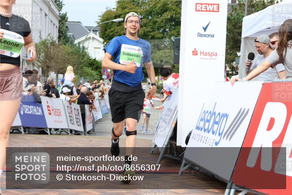 31.08.2025 - 21. Blankeneser Heldenlauf Strokosch-Dieckow http://msf.ph/oto/8656307 31.08.2025 10:58:03 Ziel 3389, 3460, 3425, 3387 meine-sportfotos.de