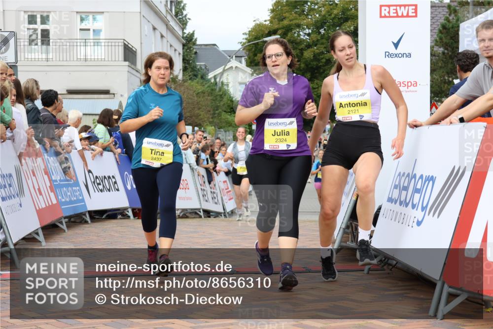 31.08.2025 - 21. Blankeneser Heldenlauf Strokosch-Dieckow http://msf.ph/oto/8656310 31.08.2025 10:31:11 Ziel 2437, 2324, 2147, 2121, 2307, 2018 meine-sportfotos.de