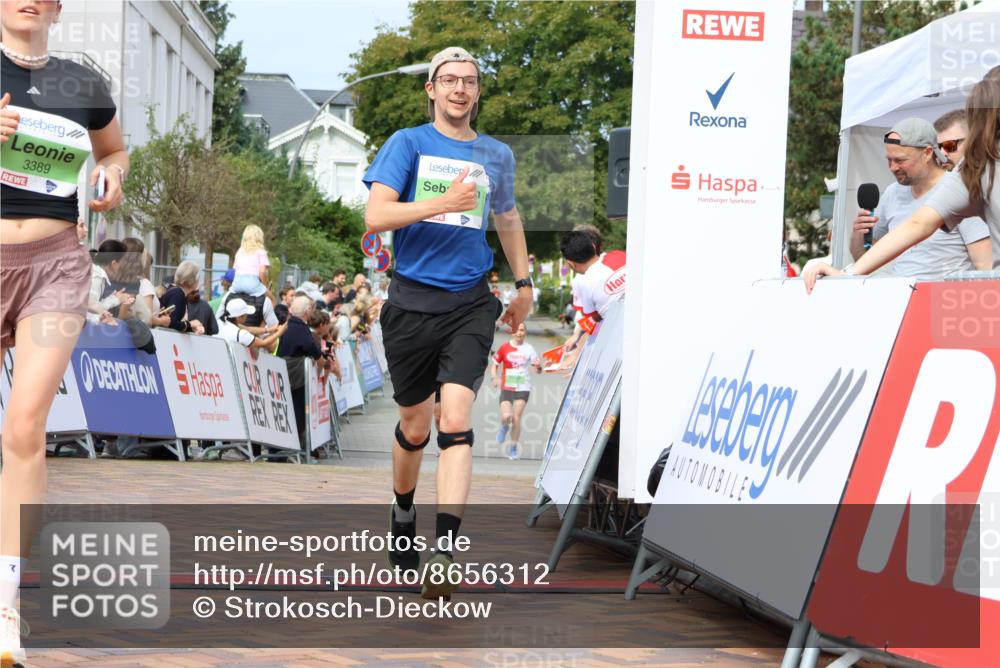 31.08.2025 - 21. Blankeneser Heldenlauf Strokosch-Dieckow http://msf.ph/oto/8656312 31.08.2025 10:58:03 Ziel 3389, 3460, 3425, 3387 meine-sportfotos.de