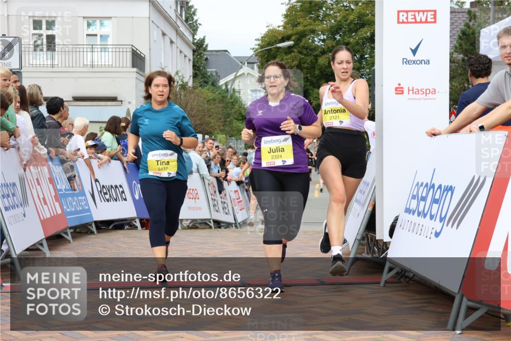 31.08.2025 - 21. Blankeneser Heldenlauf Strokosch-Dieckow http://msf.ph/oto/8656322 31.08.2025 10:31:11 Ziel 2437, 2324, 2147, 2121, 2307, 2018 meine-sportfotos.de