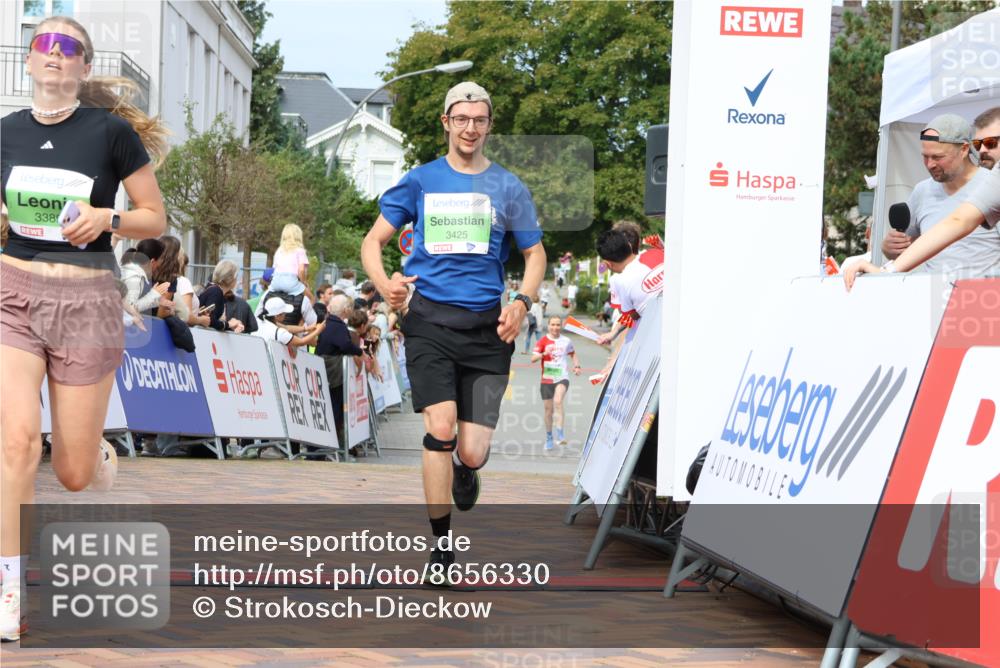 31.08.2025 - 21. Blankeneser Heldenlauf Strokosch-Dieckow http://msf.ph/oto/8656330 31.08.2025 10:58:03 Ziel 3389, 3460, 3425, 3387 meine-sportfotos.de
