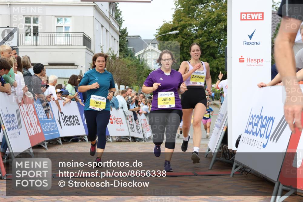 31.08.2025 - 21. Blankeneser Heldenlauf Strokosch-Dieckow http://msf.ph/oto/8656338 31.08.2025 10:31:10 Ziel 2437, 2324, 2147, 2121, 2307, 2018 meine-sportfotos.de