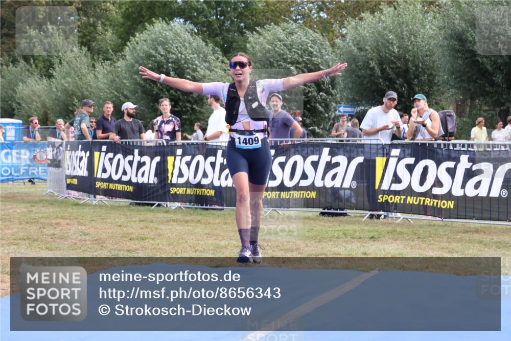 31.08.2025 - Elbe Triathlon Hamburg Strokosch-Dieckow http://msf.ph/oto/8656343 31.08.2025 12:01:20 Ziel 1395, 1409 meine-sportfotos.de
