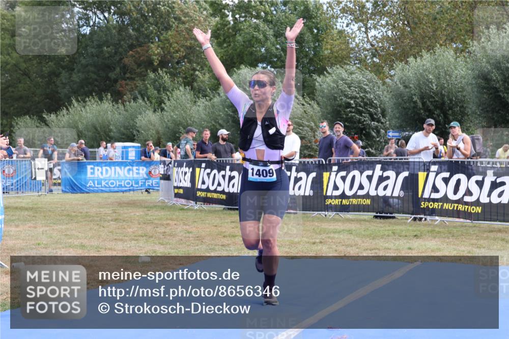 31.08.2025 - Elbe Triathlon Hamburg Strokosch-Dieckow http://msf.ph/oto/8656346 31.08.2025 12:01:21 Ziel 1409 meine-sportfotos.de