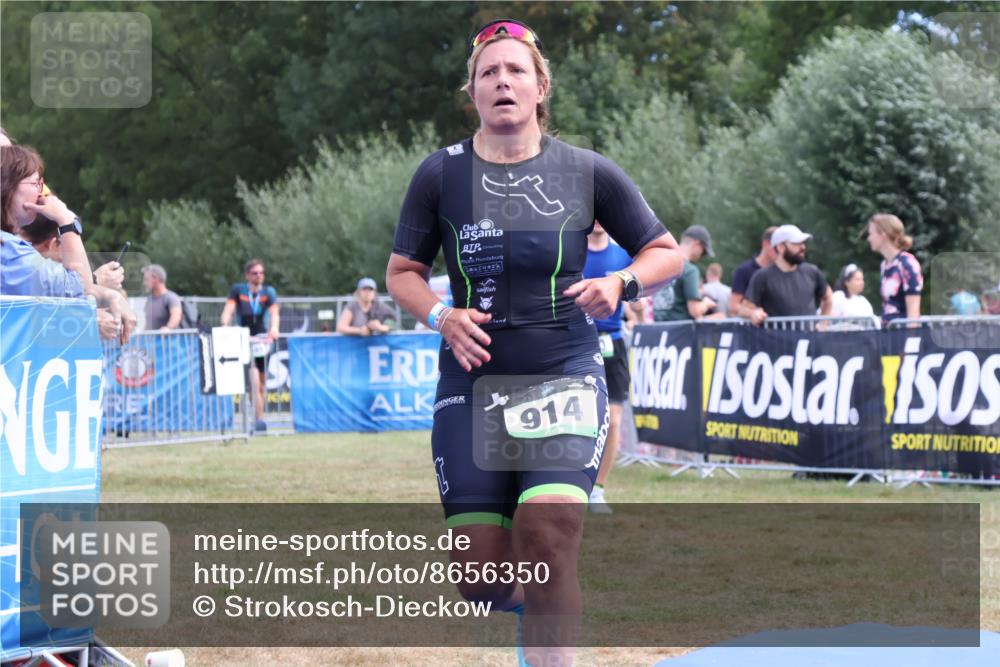 31.08.2025 - Elbe Triathlon Hamburg Strokosch-Dieckow http://msf.ph/oto/8656350 31.08.2025 12:01:40 Ziel 400, 914 meine-sportfotos.de