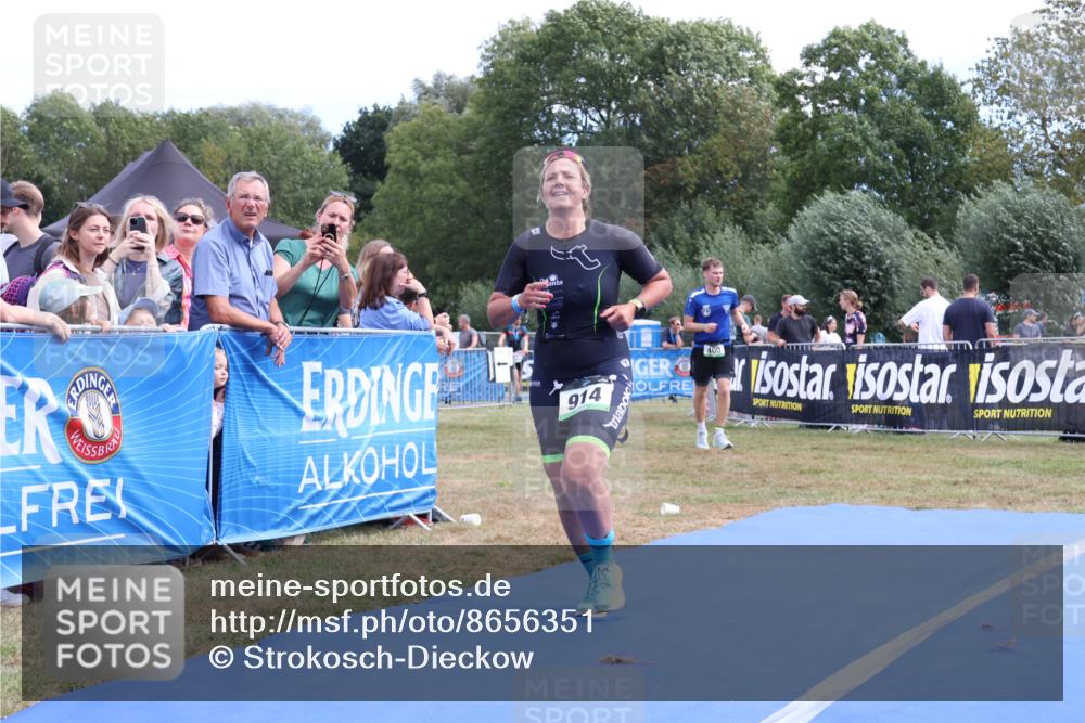 31.08.2025 - Elbe Triathlon Hamburg Strokosch-Dieckow http://msf.ph/oto/8656351 31.08.2025 12:01:40 Ziel 400, 914 meine-sportfotos.de