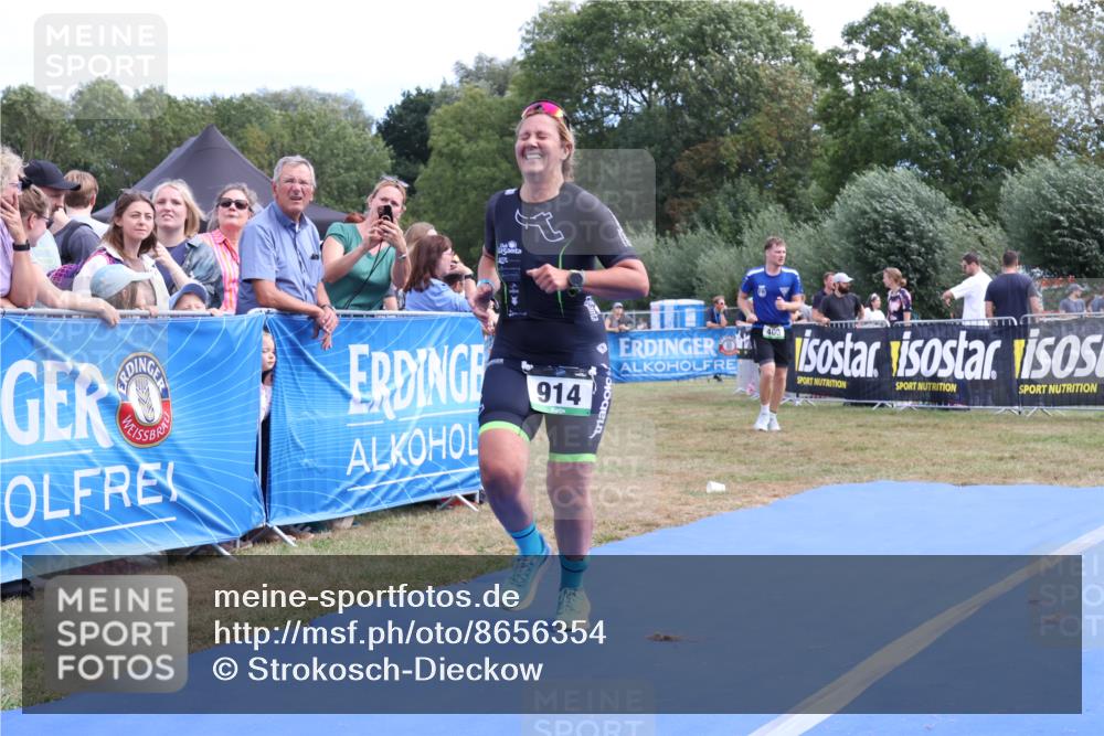 31.08.2025 - Elbe Triathlon Hamburg Strokosch-Dieckow http://msf.ph/oto/8656354 31.08.2025 12:01:40 Ziel 400, 914 meine-sportfotos.de
