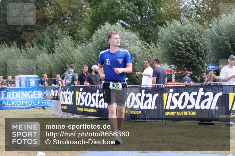 31.08.2025 - Elbe Triathlon Hamburg Strokosch-Dieckow http://msf.ph/oto/8656360 31.08.2025 12:01:43 Ziel 400, 914 meine-sportfotos.de