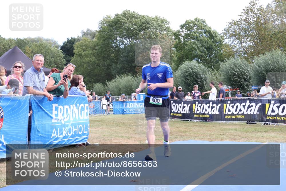 31.08.2025 - Elbe Triathlon Hamburg Strokosch-Dieckow http://msf.ph/oto/8656363 31.08.2025 12:01:45 Ziel 400, 914 meine-sportfotos.de