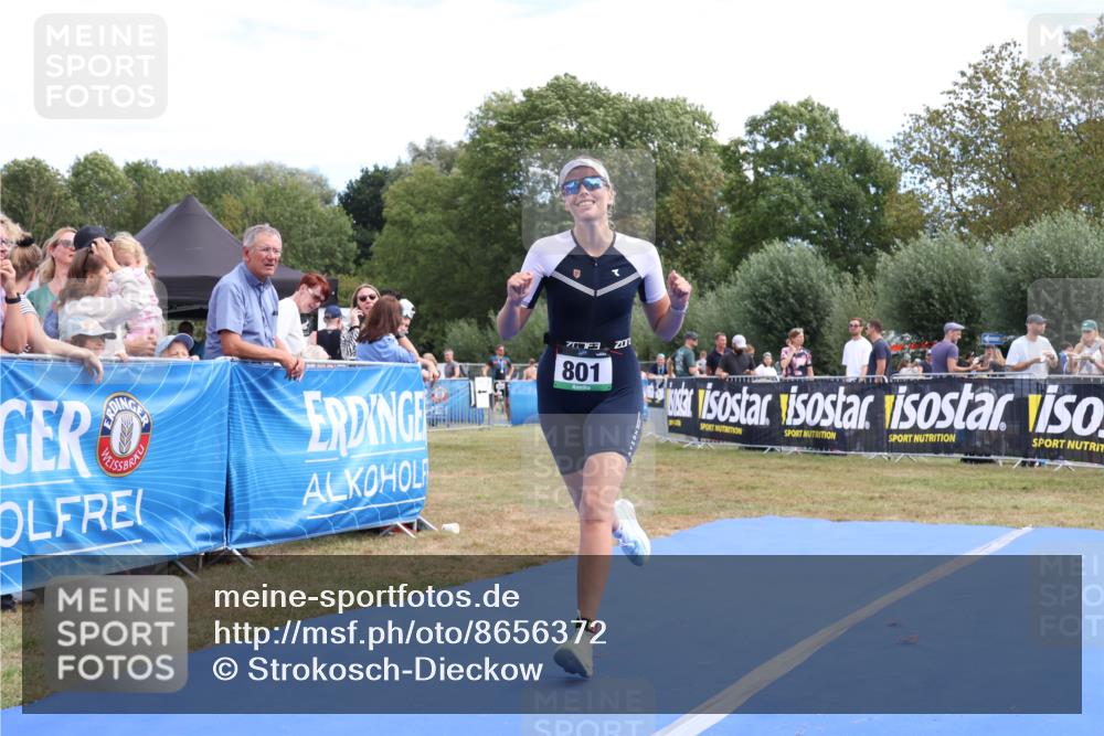 31.08.2025 - Elbe Triathlon Hamburg Strokosch-Dieckow http://msf.ph/oto/8656372 31.08.2025 12:02:02 Ziel 801 meine-sportfotos.de