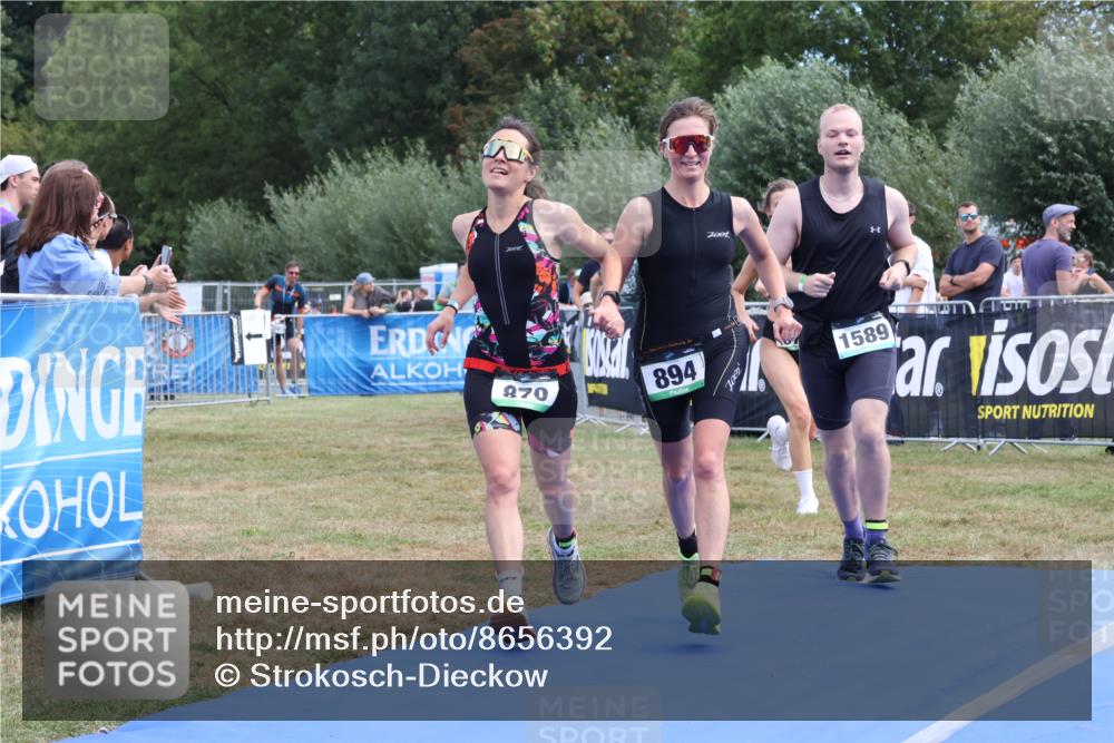 31.08.2025 - Elbe Triathlon Hamburg Strokosch-Dieckow http://msf.ph/oto/8656392 31.08.2025 12:03:00 Ziel 870, 877, 894, 1510, 1589 meine-sportfotos.de