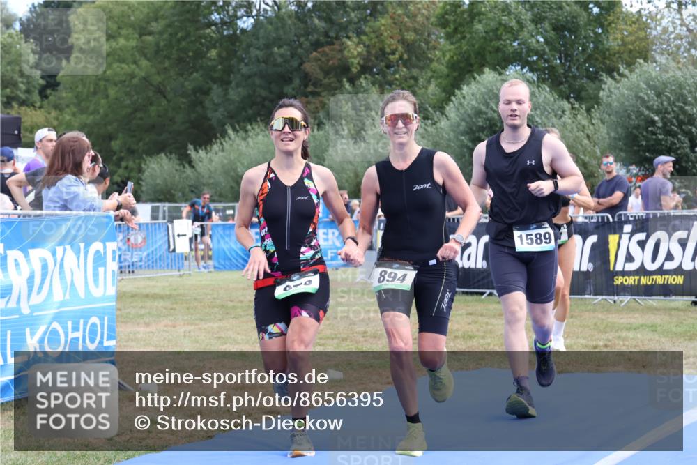 31.08.2025 - Elbe Triathlon Hamburg Strokosch-Dieckow http://msf.ph/oto/8656395 31.08.2025 12:03:00 Ziel 870, 877, 894, 1510, 1589 meine-sportfotos.de