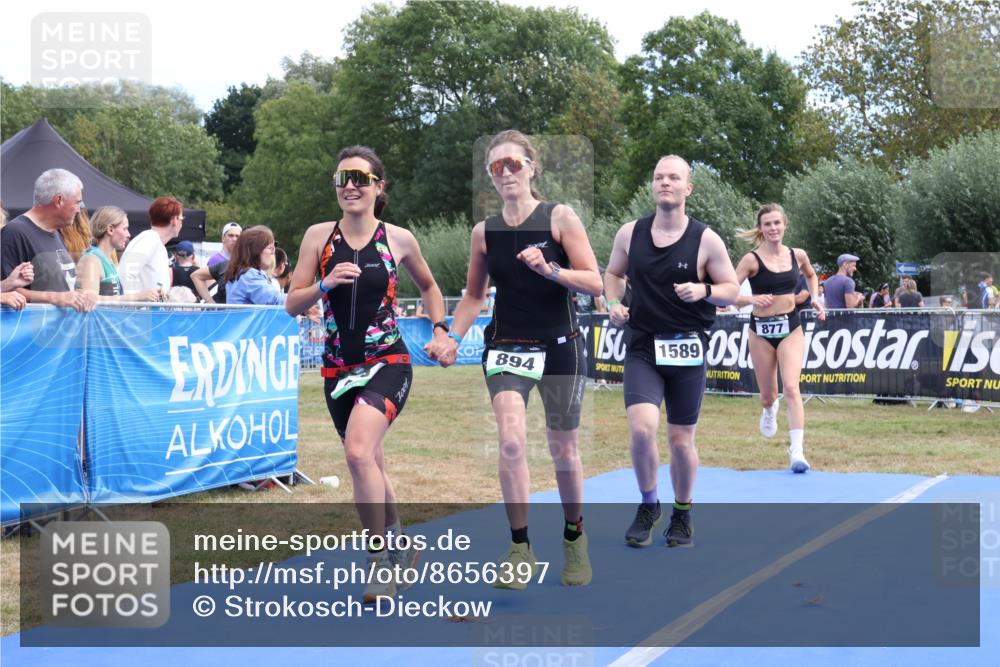 31.08.2025 - Elbe Triathlon Hamburg Strokosch-Dieckow http://msf.ph/oto/8656397 31.08.2025 12:03:01 Ziel 870, 877, 894, 1510, 1589 meine-sportfotos.de