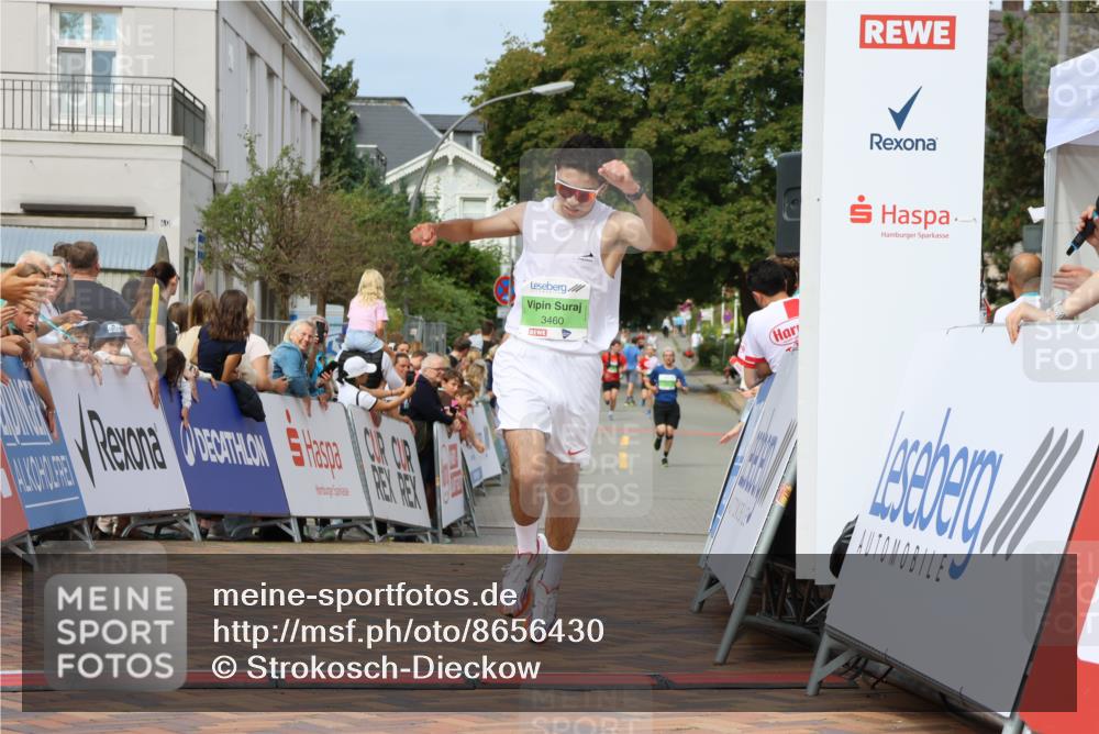 31.08.2025 - 21. Blankeneser Heldenlauf Strokosch-Dieckow http://msf.ph/oto/8656430 31.08.2025 10:57:55 Ziel 3421, 3460, 3539 meine-sportfotos.de