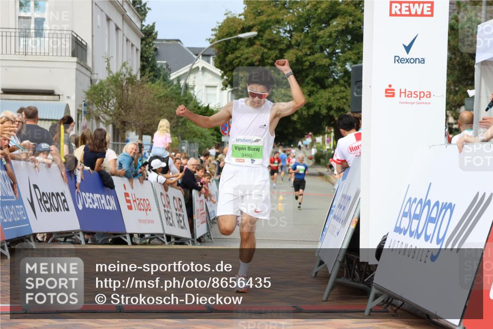 31.08.2025 - 21. Blankeneser Heldenlauf Strokosch-Dieckow http://msf.ph/oto/8656435 31.08.2025 10:57:55 Ziel 3421, 3460, 3539 meine-sportfotos.de