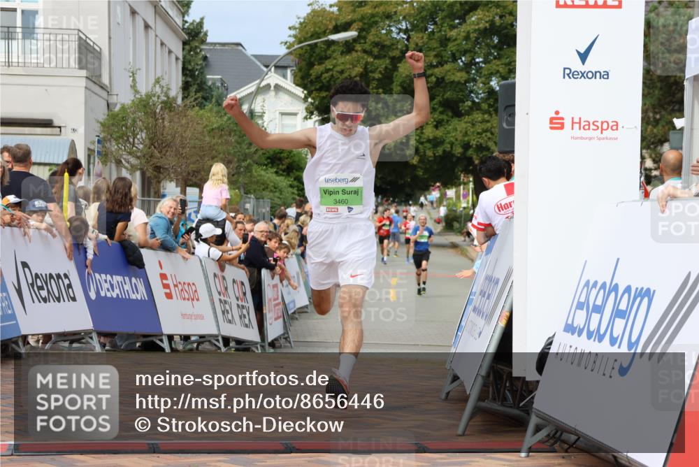 31.08.2025 - 21. Blankeneser Heldenlauf Strokosch-Dieckow http://msf.ph/oto/8656446 31.08.2025 10:57:54 Ziel 3421, 3460, 3539 meine-sportfotos.de