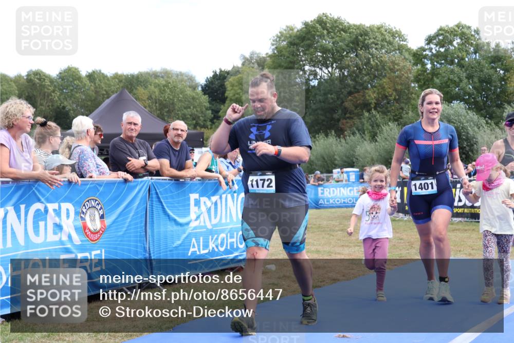 31.08.2025 - Elbe Triathlon Hamburg Strokosch-Dieckow http://msf.ph/oto/8656447 31.08.2025 12:03:51 Ziel 1172, 1387, 1401 meine-sportfotos.de