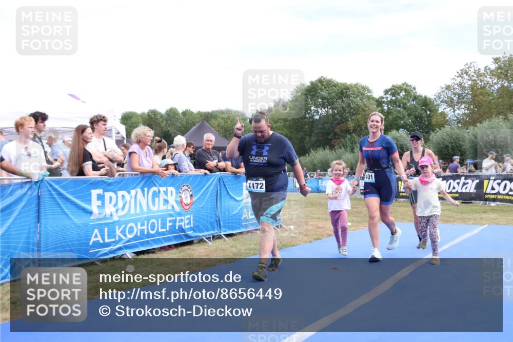 31.08.2025 - Elbe Triathlon Hamburg Strokosch-Dieckow http://msf.ph/oto/8656449 31.08.2025 12:03:51 Ziel 1172, 1387, 1401 meine-sportfotos.de