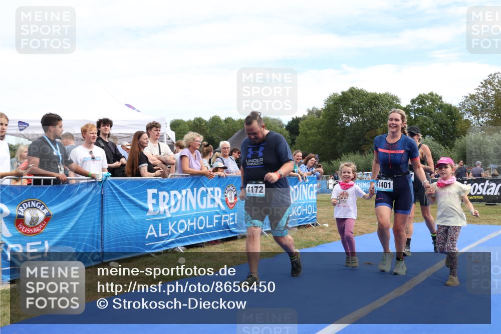 31.08.2025 - Elbe Triathlon Hamburg Strokosch-Dieckow http://msf.ph/oto/8656450 31.08.2025 12:03:52 Ziel 1172, 1387, 1401 meine-sportfotos.de