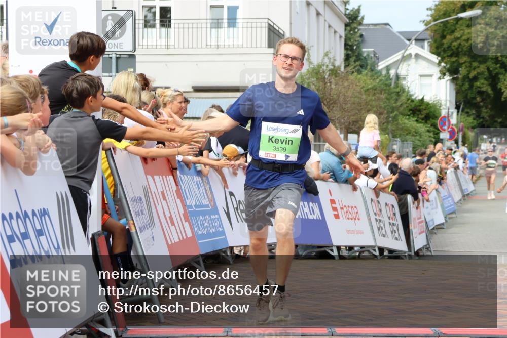 31.08.2025 - 21. Blankeneser Heldenlauf Strokosch-Dieckow http://msf.ph/oto/8656457 31.08.2025 10:57:51 Ziel 3559, 3421, 3460, 3539 meine-sportfotos.de