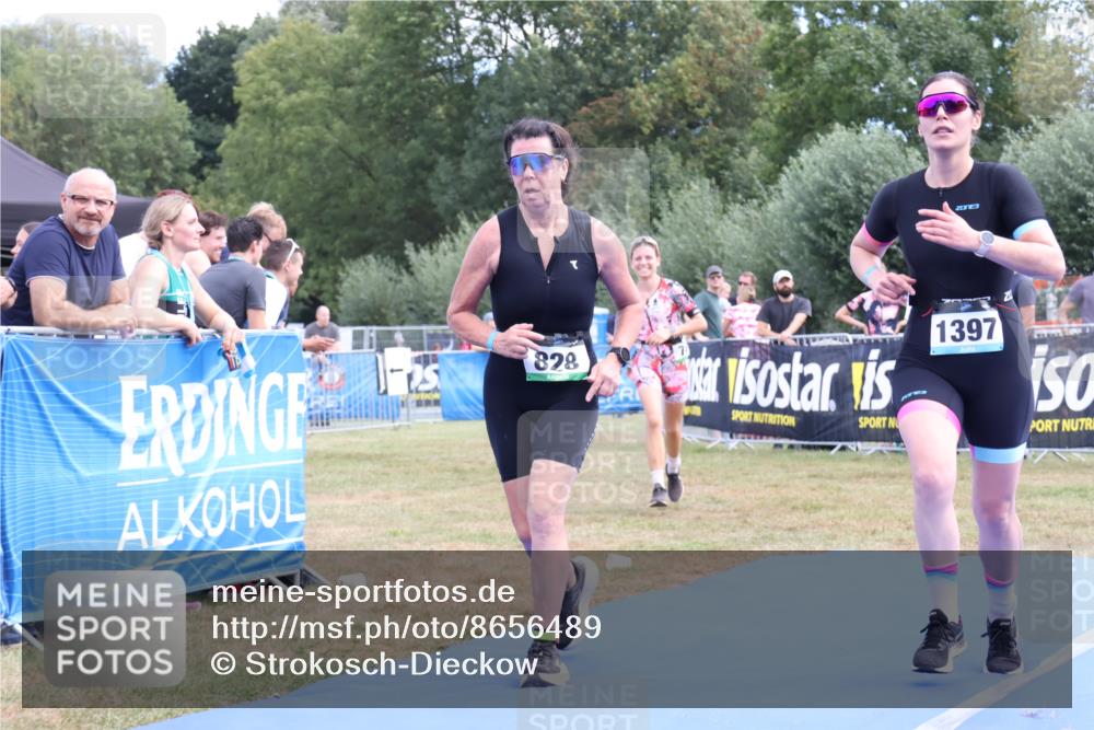 31.08.2025 - Elbe Triathlon Hamburg Strokosch-Dieckow http://msf.ph/oto/8656489 31.08.2025 12:04:17 Ziel 789, 828, 1397 meine-sportfotos.de