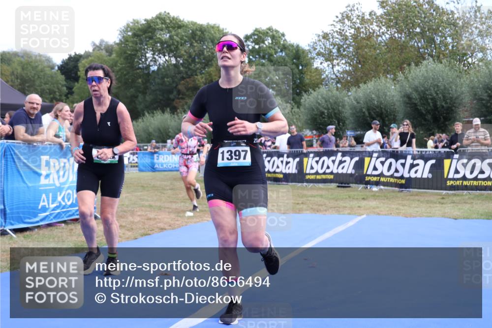 31.08.2025 - Elbe Triathlon Hamburg Strokosch-Dieckow http://msf.ph/oto/8656494 31.08.2025 12:04:18 Ziel 789, 828, 1397 meine-sportfotos.de
