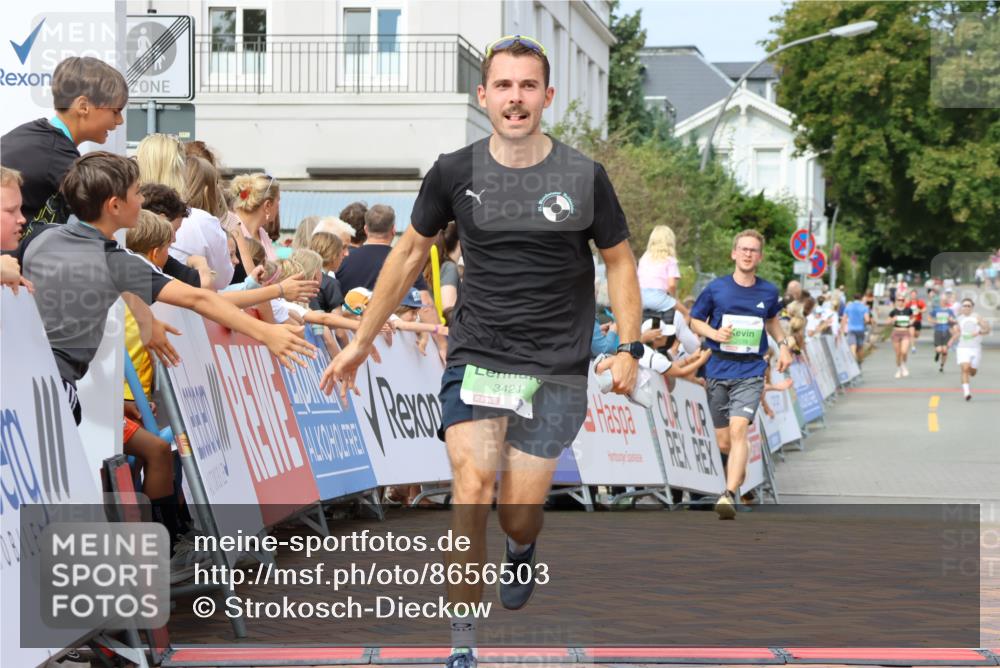 31.08.2025 - 21. Blankeneser Heldenlauf Strokosch-Dieckow http://msf.ph/oto/8656503 31.08.2025 10:57:48 Ziel 3559, 3421, 3539 meine-sportfotos.de