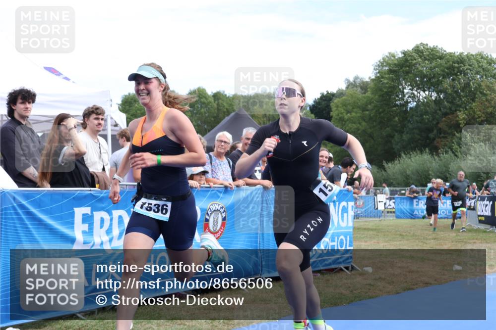 31.08.2025 - Elbe Triathlon Hamburg Strokosch-Dieckow http://msf.ph/oto/8656506 31.08.2025 12:04:36 Ziel 1325, 1536, 1573 meine-sportfotos.de