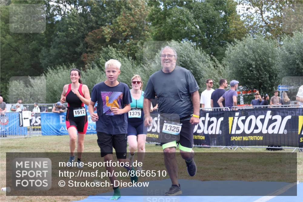 31.08.2025 - Elbe Triathlon Hamburg Strokosch-Dieckow http://msf.ph/oto/8656510 31.08.2025 12:04:43 Ziel 1325, 1375, 1512 meine-sportfotos.de