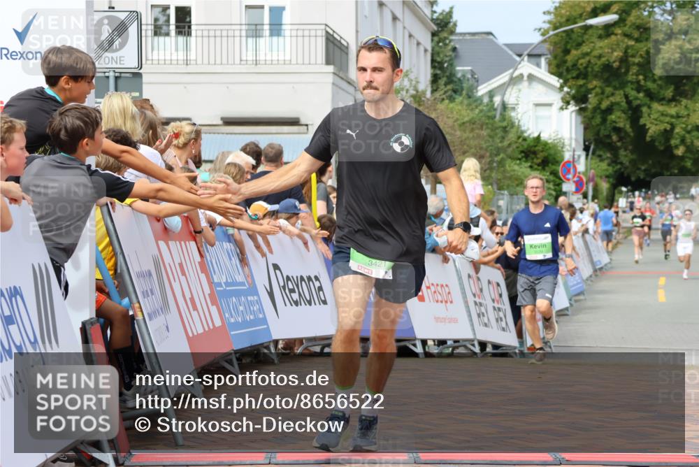 31.08.2025 - 21. Blankeneser Heldenlauf Strokosch-Dieckow http://msf.ph/oto/8656522 31.08.2025 10:57:48 Ziel 3559, 3421, 3539 meine-sportfotos.de