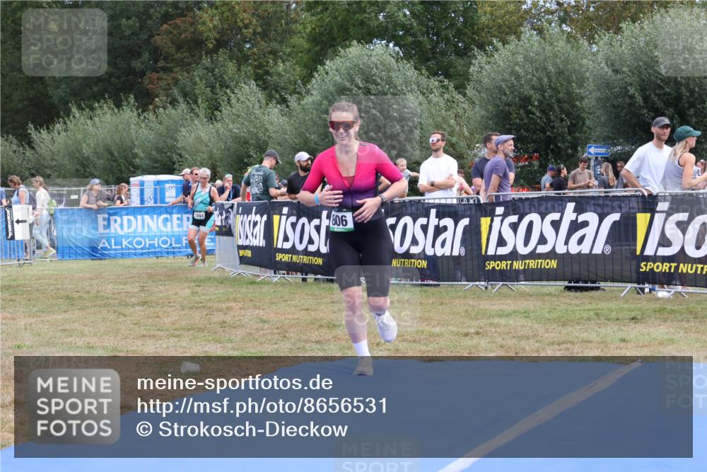 31.08.2025 - Elbe Triathlon Hamburg Strokosch-Dieckow http://msf.ph/oto/8656531 31.08.2025 12:05:13 Ziel 806 meine-sportfotos.de