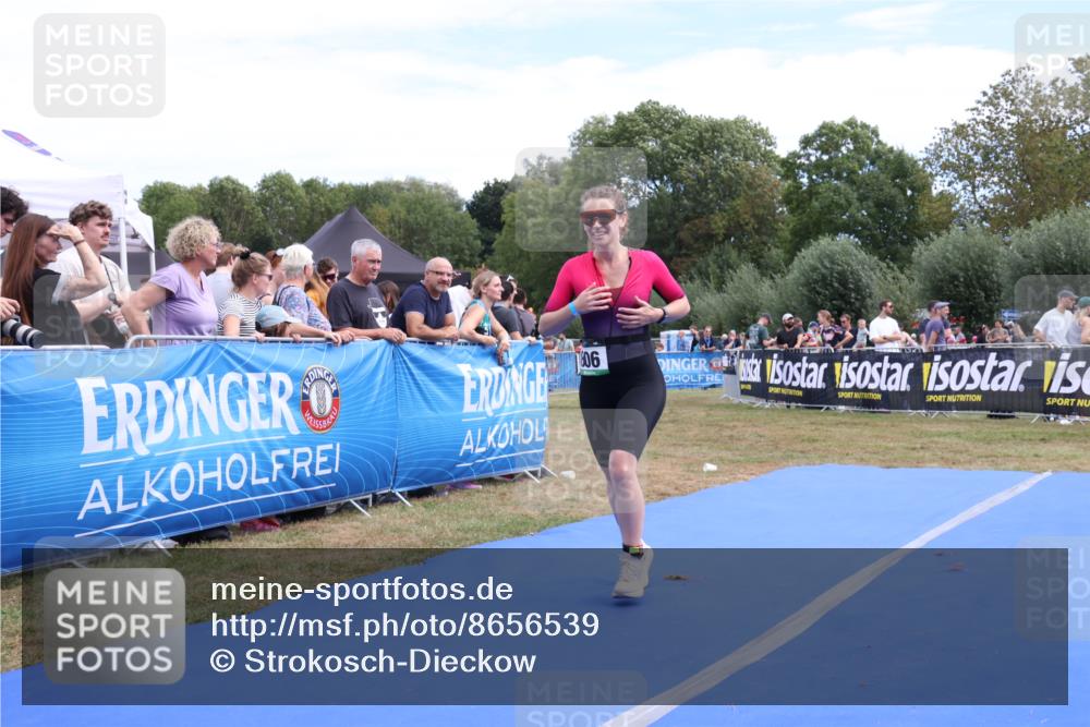 31.08.2025 - Elbe Triathlon Hamburg Strokosch-Dieckow http://msf.ph/oto/8656539 31.08.2025 12:05:16 Ziel 806, 1504 meine-sportfotos.de