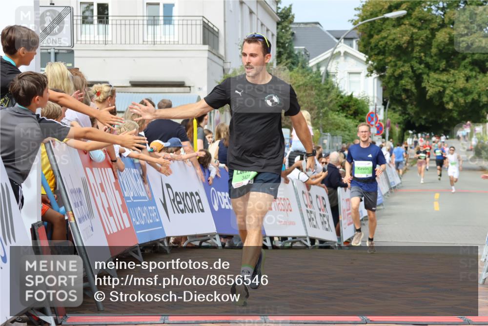 31.08.2025 - 21. Blankeneser Heldenlauf Strokosch-Dieckow http://msf.ph/oto/8656546 31.08.2025 10:57:48 Ziel 3559, 3421, 3539 meine-sportfotos.de
