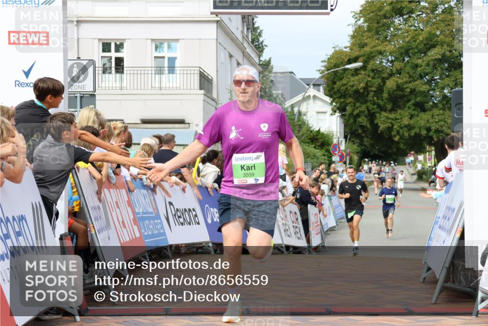 31.08.2025 - 21. Blankeneser Heldenlauf Strokosch-Dieckow http://msf.ph/oto/8656559 31.08.2025 10:57:44 Ziel 3559, 3421, 3045 meine-sportfotos.de