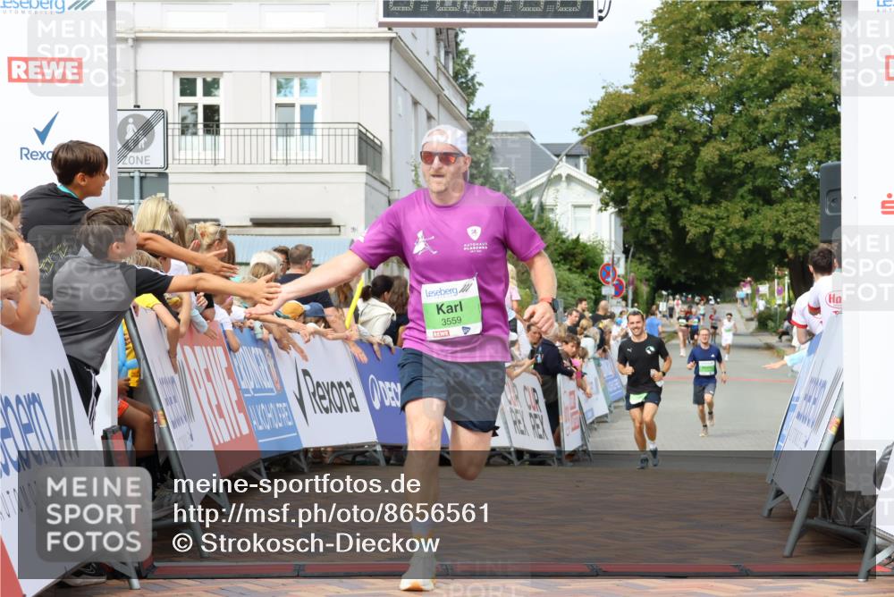 31.08.2025 - 21. Blankeneser Heldenlauf Strokosch-Dieckow http://msf.ph/oto/8656561 31.08.2025 10:57:44 Ziel 3559, 3421, 3045 meine-sportfotos.de