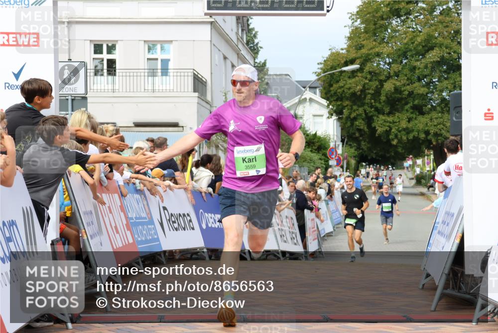 31.08.2025 - 21. Blankeneser Heldenlauf Strokosch-Dieckow http://msf.ph/oto/8656563 31.08.2025 10:57:44 Ziel 3559, 3421, 3045 meine-sportfotos.de