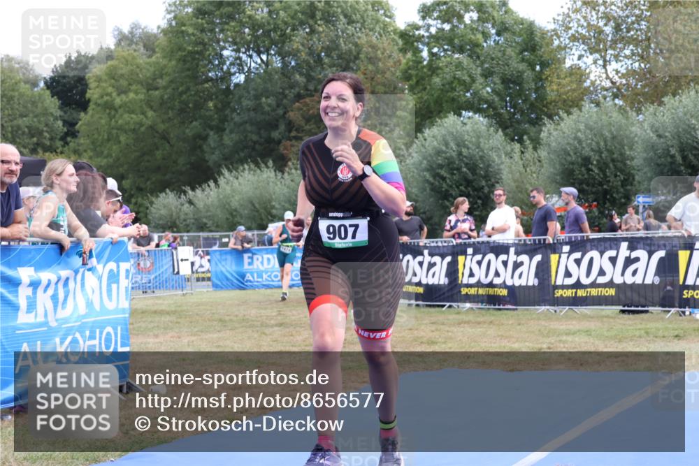 31.08.2025 - Elbe Triathlon Hamburg Strokosch-Dieckow http://msf.ph/oto/8656577 31.08.2025 12:06:05 Ziel 907, 1474, 1587 meine-sportfotos.de