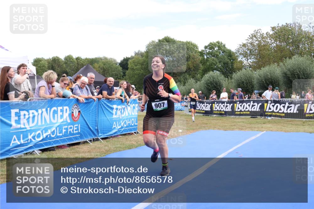 31.08.2025 - Elbe Triathlon Hamburg Strokosch-Dieckow http://msf.ph/oto/8656578 31.08.2025 12:06:06 Ziel 907, 1474, 1587 meine-sportfotos.de