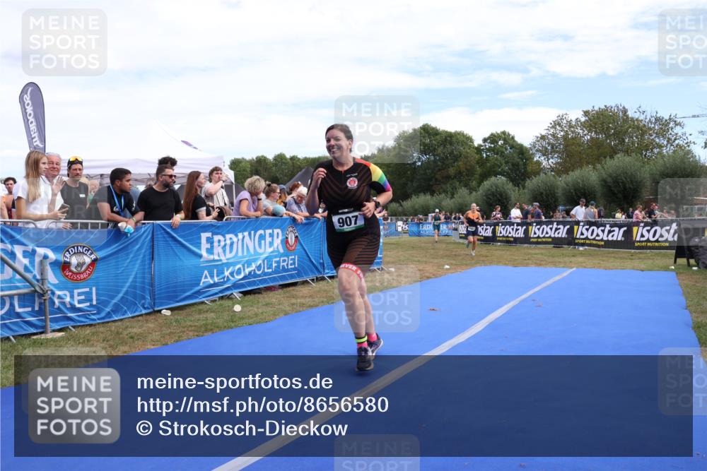 31.08.2025 - Elbe Triathlon Hamburg Strokosch-Dieckow http://msf.ph/oto/8656580 31.08.2025 12:06:06 Ziel 907, 1474, 1587 meine-sportfotos.de