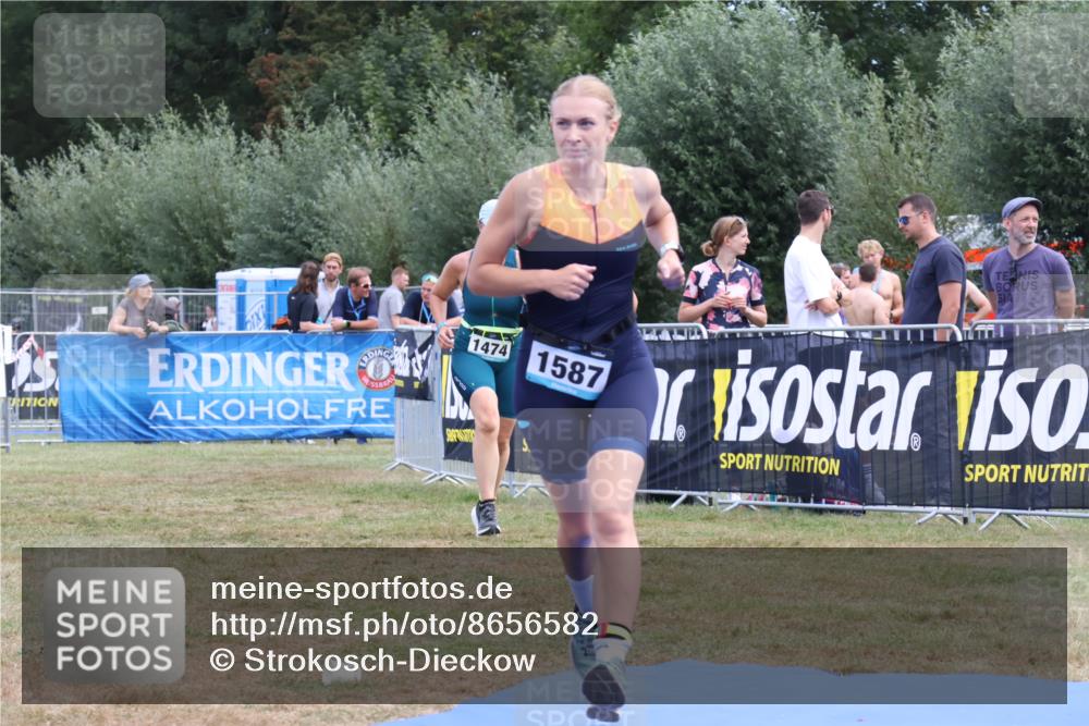31.08.2025 - Elbe Triathlon Hamburg Strokosch-Dieckow http://msf.ph/oto/8656582 31.08.2025 12:06:08 Ziel 907, 1474, 1587 meine-sportfotos.de