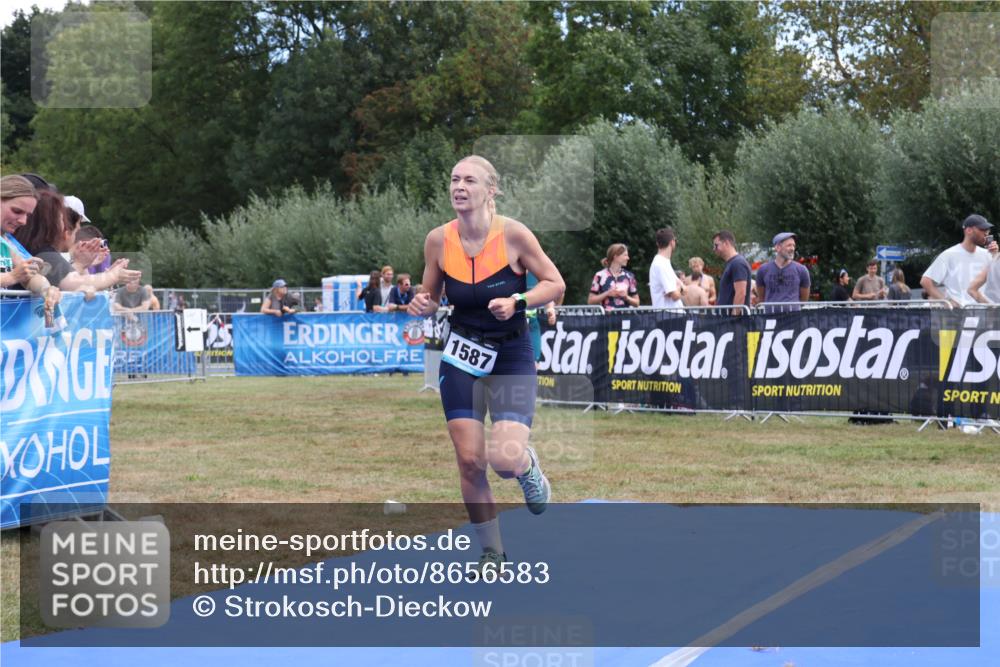 31.08.2025 - Elbe Triathlon Hamburg Strokosch-Dieckow http://msf.ph/oto/8656583 31.08.2025 12:06:09 Ziel 907, 1474, 1587 meine-sportfotos.de