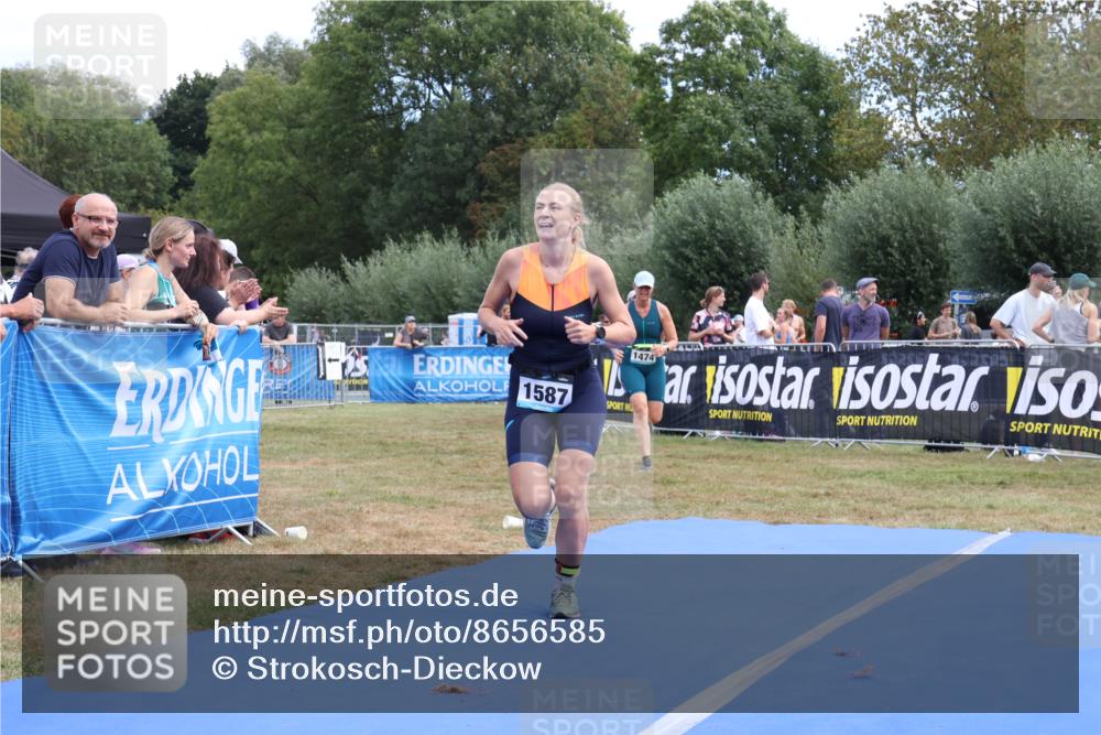 31.08.2025 - Elbe Triathlon Hamburg Strokosch-Dieckow http://msf.ph/oto/8656585 31.08.2025 12:06:09 Ziel 907, 1474, 1587 meine-sportfotos.de