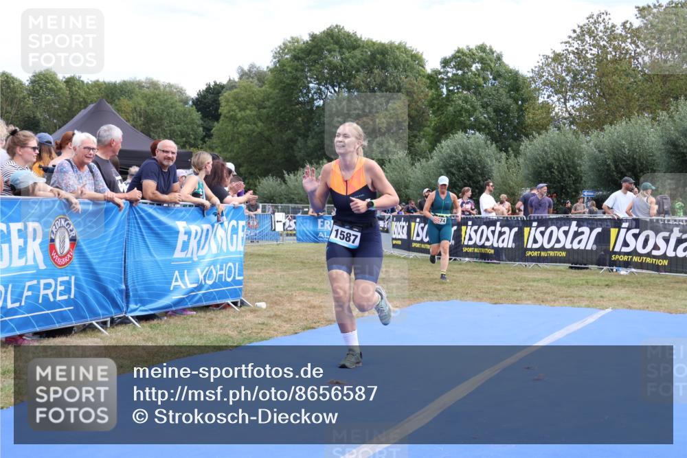 31.08.2025 - Elbe Triathlon Hamburg Strokosch-Dieckow http://msf.ph/oto/8656587 31.08.2025 12:06:10 Ziel 907, 1474, 1572, 1587 meine-sportfotos.de