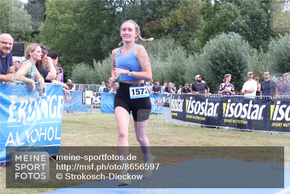 31.08.2025 - Elbe Triathlon Hamburg Strokosch-Dieckow http://msf.ph/oto/8656597 31.08.2025 12:06:18 Ziel 1474, 1572, 1593 meine-sportfotos.de