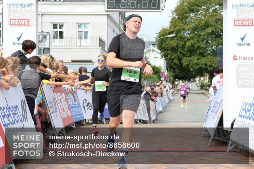 31.08.2025 - 21. Blankeneser Heldenlauf Strokosch-Dieckow http://msf.ph/oto/8656600 31.08.2025 10:57:36 Ziel 3212, 3045, 3012 meine-sportfotos.de