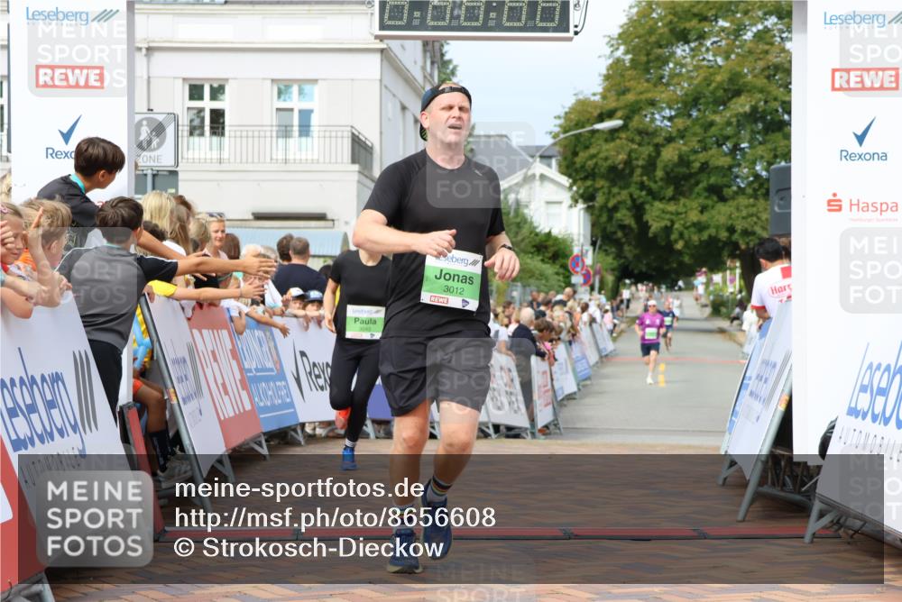 31.08.2025 - 21. Blankeneser Heldenlauf Strokosch-Dieckow http://msf.ph/oto/8656608 31.08.2025 10:57:36 Ziel 3212, 3045, 3012 meine-sportfotos.de