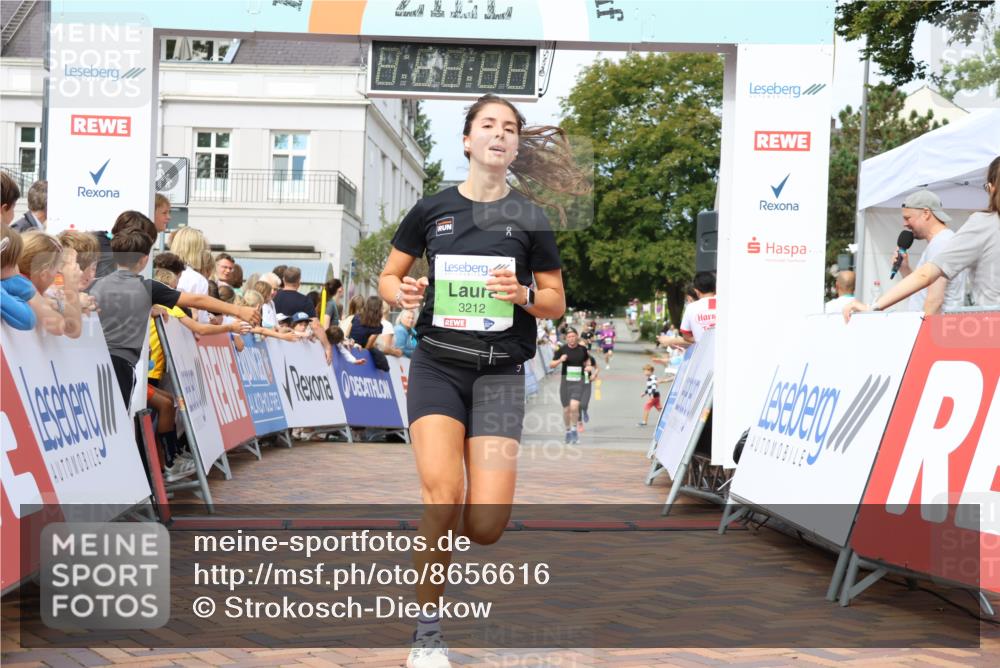 31.08.2025 - 21. Blankeneser Heldenlauf Strokosch-Dieckow http://msf.ph/oto/8656616 31.08.2025 10:57:30 Ziel 3212, 3499, 3503 meine-sportfotos.de